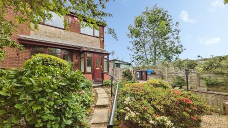 Lynwood Drive, Oldham, OL4