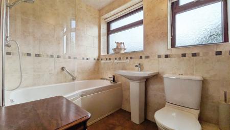 3 bedroom Terraced House for sale in Lynwood Drive, Oldham, OL4