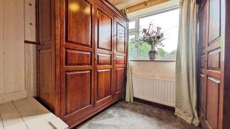 3 bedroom Terraced House for sale in Lynwood Drive, Oldham, OL4