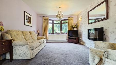 3 bedroom Terraced House for sale in Lynwood Drive, Oldham, OL4