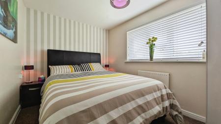 2 bedroom Semi-detached house for sale in Woodside Close, Oldham, OL4