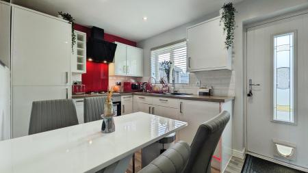2 bedroom Semi-detached house for sale in Woodside Close, Oldham, OL4