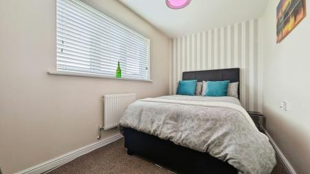 2 bedroom Semi-detached house for sale in Woodside Close, Oldham, OL4