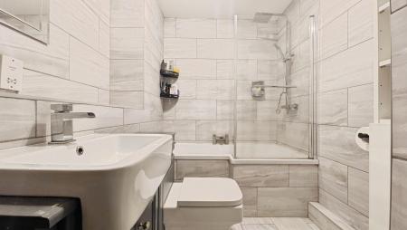 2 bedroom Flat for sale in Mellor Street, Oldham, OL4