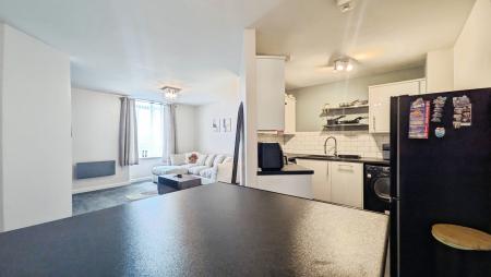 2 bedroom Flat for sale in Mellor Street, Oldham, OL4