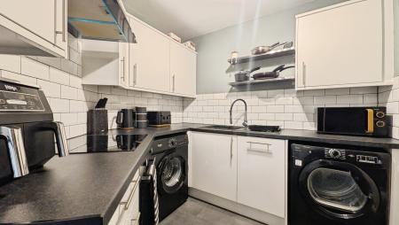 2 bedroom Flat for sale in Mellor Street, Oldham, OL4