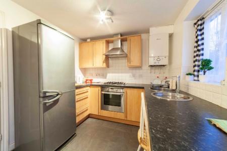 2 bedroom Town house to let in Clubhouse Close, Shaw, OL2