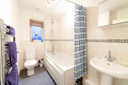 2 bedroom Town house to let in Clubhouse Close, Shaw, OL2