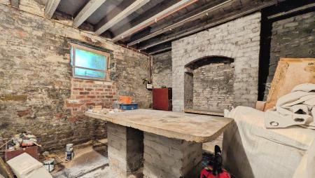 2 bedroom End of terrace house for sale in West Street, Oldham, OL4
