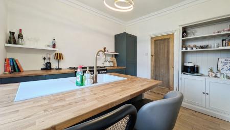 2 bedroom End of terrace house for sale in West Street, Oldham, OL4