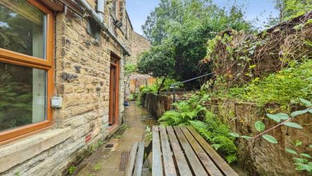 3 bedroom Terraced House for sale in Delph New Road, Oldham, OL3