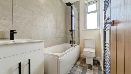 3 bedroom Terraced House to let in Zealand street, Oldham, OL4