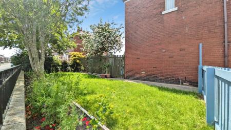 2 bedroom End of terrace house for sale in Sixth Avenue, Oldham, OL8