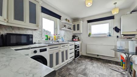 2 bedroom Apartment for sale in Huddersfield Road, Oldham, OL4