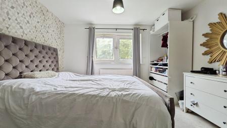 2 bedroom Apartment for sale in Huddersfield Road, Oldham, OL4