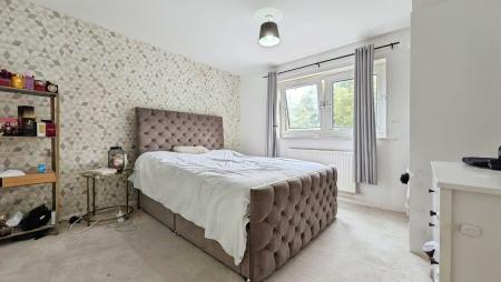 2 bedroom Apartment for sale in Huddersfield Road, Oldham, OL4