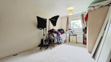 2 bedroom Apartment for sale in Huddersfield Road, Oldham, OL4