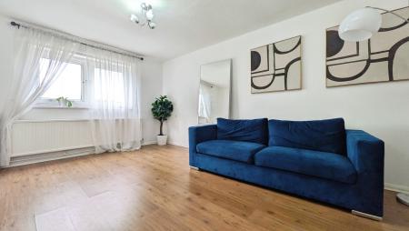 2 bedroom Apartment for sale in Huddersfield Road, Oldham, OL4