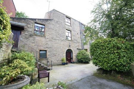 3 bedroom Apartment to let in High Street, Lees, Oldham, OL4