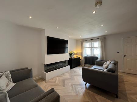 4 bedroom End of terrace house for sale in Weavers Fold, Lees, Oldham, OL4