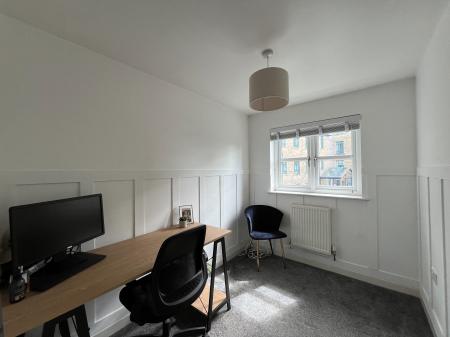 4 bedroom End of terrace house for sale in Weavers Fold, Lees, Oldham, OL4