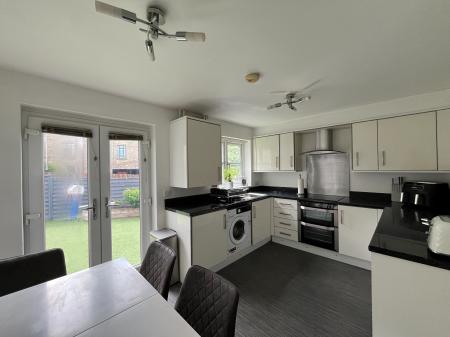 4 bedroom End of terrace house for sale in Weavers Fold, Lees, Oldham, OL4