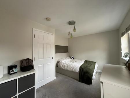 4 bedroom End of terrace house for sale in Weavers Fold, Lees, Oldham, OL4