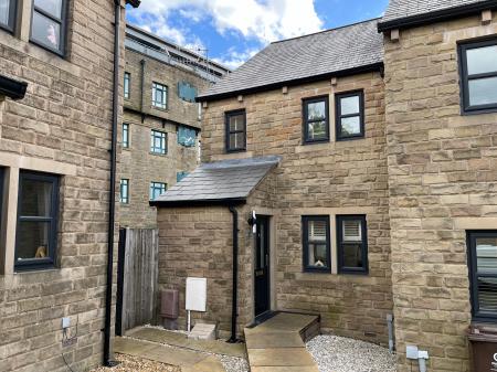 4 bedroom End of terrace house for sale in Weavers Fold, Lees, Oldham, OL4