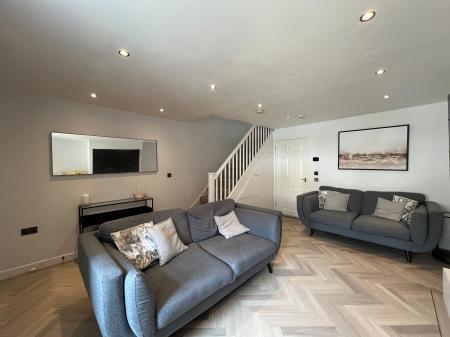4 bedroom End of terrace house for sale in Weavers Fold, Lees, Oldham, OL4