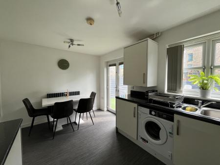 4 bedroom End of terrace house for sale in Weavers Fold, Lees, Oldham, OL4