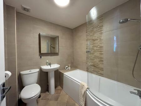 4 bedroom End of terrace house for sale in Weavers Fold, Lees, Oldham, OL4