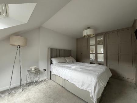 4 bedroom End of terrace house for sale in Weavers Fold, Lees, Oldham, OL4
