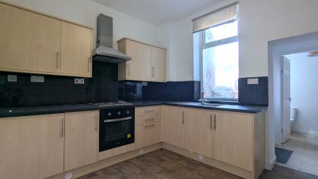 2 bedroom Terraced House to let in Castleford Street, Chadderton, OL1