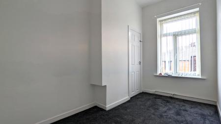 2 bedroom Terraced House to let in Castleford Street, Chadderton, OL1