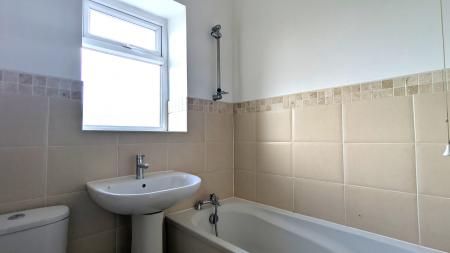 2 bedroom Terraced House to let in Castleford Street, Chadderton, OL1