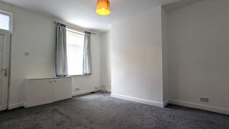 2 bedroom Terraced House to let in Castleford Street, Chadderton, OL1
