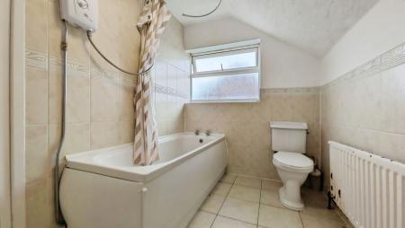 3 bedroom Semi-detached house to let in Denhill Drive, Springhead, Saddleworth, OL4