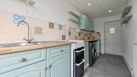 2 bedroom Flat to let in Benyon Street, Lees, Oldham, OL4