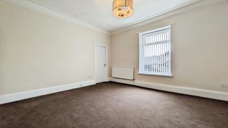 2 bedroom Flat to let in Benyon Street, Lees, Oldham, OL4