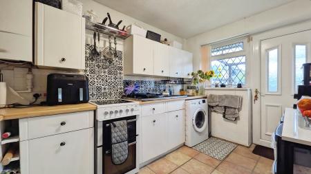 2 bedroom Bungalow for sale in Kingsway Close, Oldham, OL8