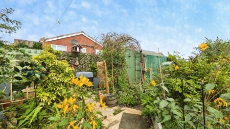 2 bedroom Bungalow for sale in Kingsway Close, Oldham, OL8