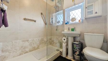 2 bedroom Bungalow for sale in Kingsway Close, Oldham, OL8