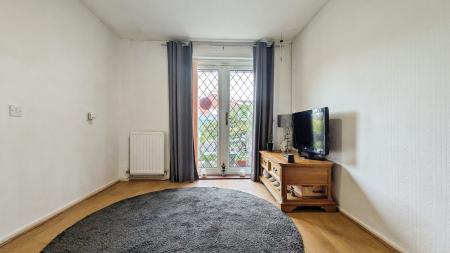 2 bedroom Bungalow for sale in Kingsway Close, Oldham, OL8