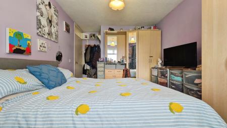 2 bedroom Bungalow for sale in Kingsway Close, Oldham, OL8