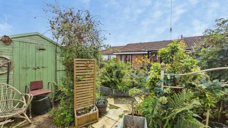 2 bedroom Bungalow for sale in Kingsway Close, Oldham, OL8