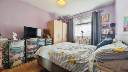2 bedroom Bungalow for sale in Kingsway Close, Oldham, OL8
