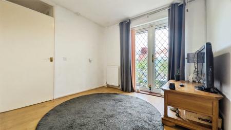 2 bedroom Bungalow for sale in Kingsway Close, Oldham, OL8