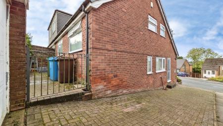 3 bedroom Semi-detached house for sale in Carr House Road, Springhead, Saddleworth, OL4