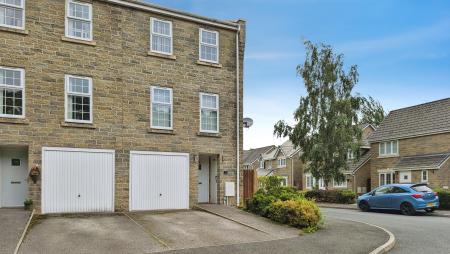 3 bedroom Town house for sale in Shuttle Close, Mossley, Mossley, OL5