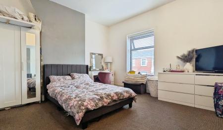 2 bedroom Terraced House to let in Cobden Street, Oldham, OL4